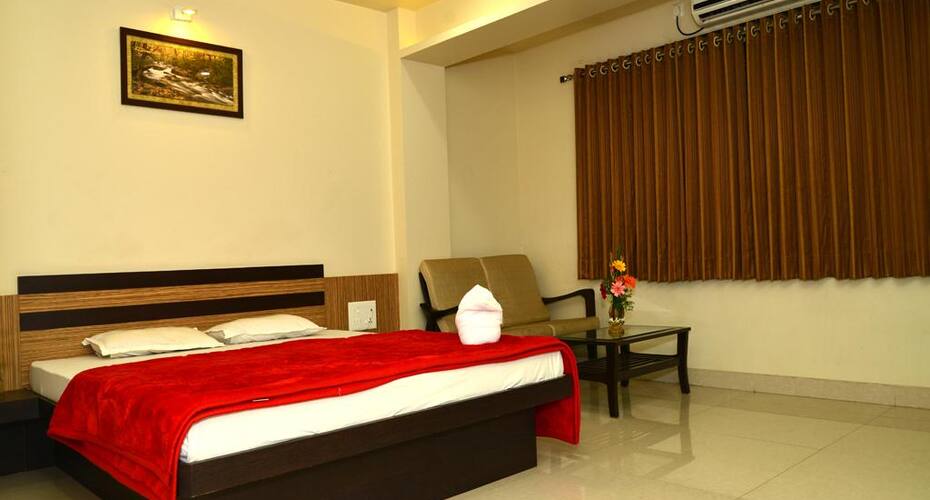 Hotel Sayali Lodge, Wai 2